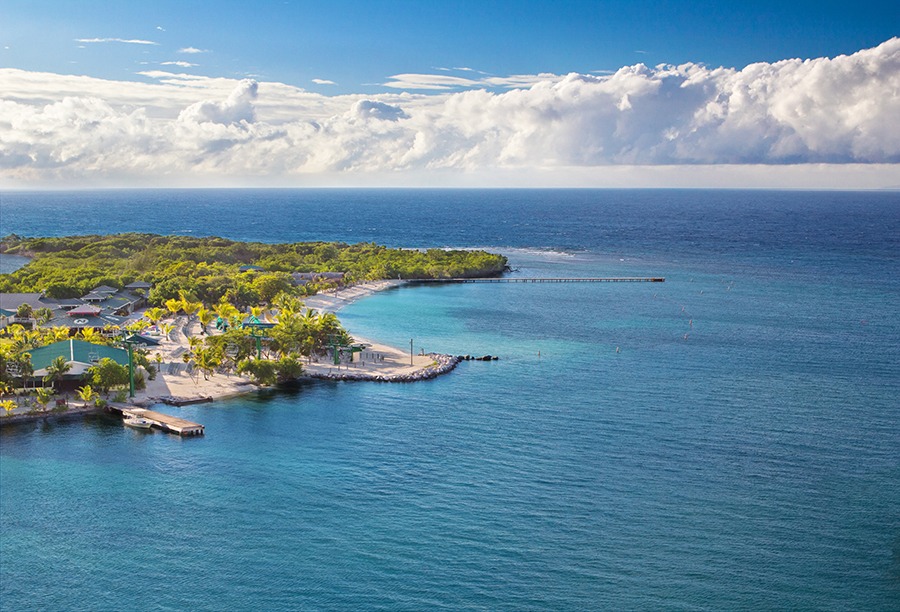 Beach of Isla Roatan in Honduras